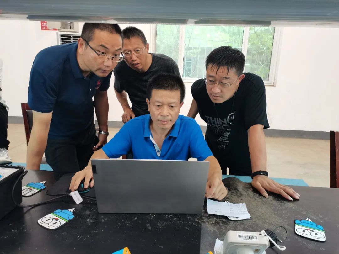 SmartSolo节点物探仪器技术工程师时军为中石化地球物理公司分别就节点地震仪的软硬件、数据处理、维修保养、施工流程及项目管理等维度展开了详细的解读.jpg